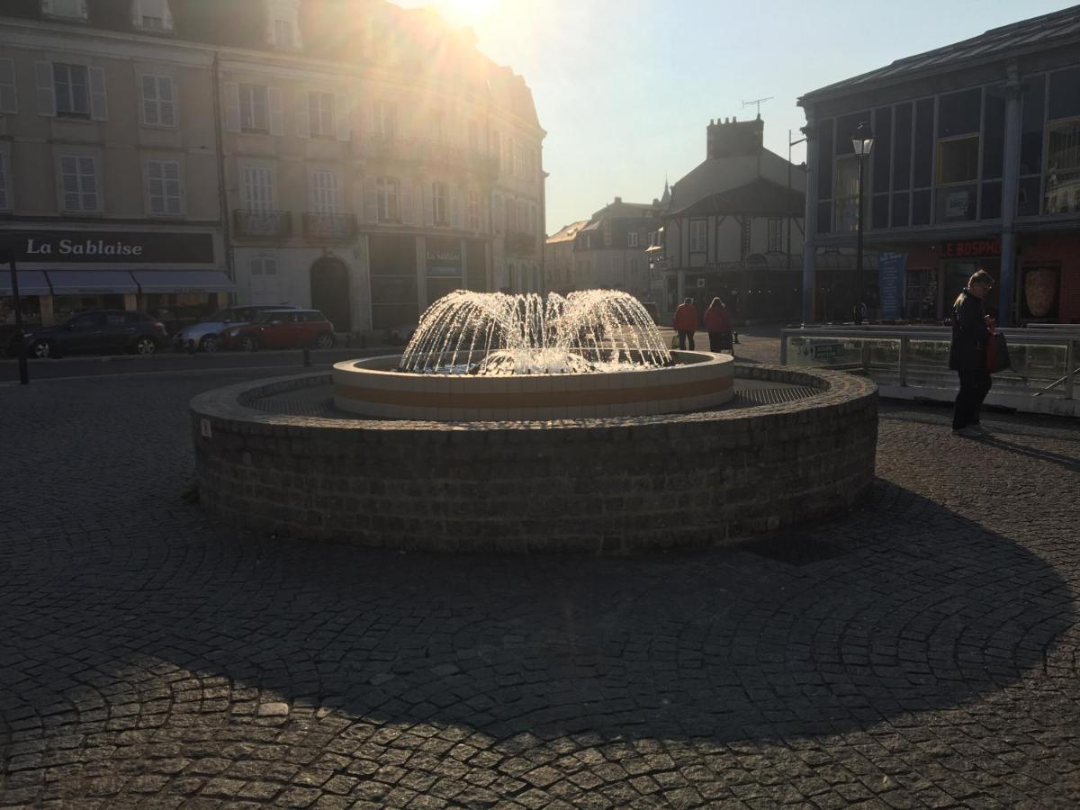 Lovely Studio Bourges Bagian luar foto